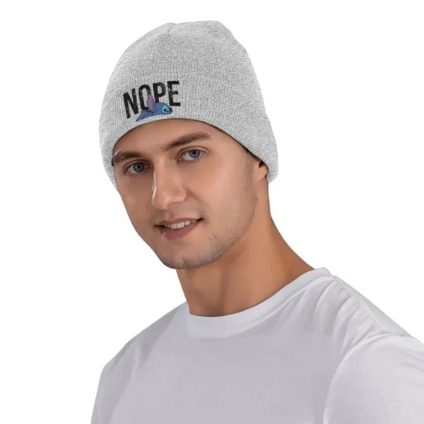 gorro gris stitch
